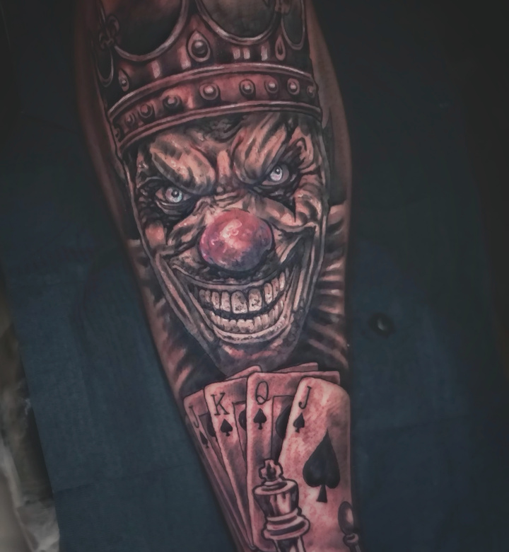 Bufón Realismo — Marco Salinas en Abyss Tattoo Studio