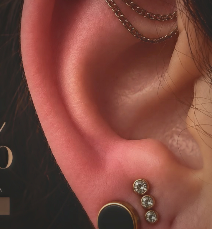 Curaduría Hélix con Cadena y Ónix — Byron López en Abyss Tattoo Studio