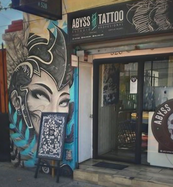 Vista comparativa A de Abyss Tattoo Studio